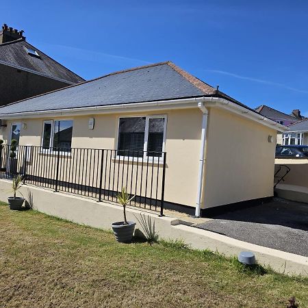 Two Bedroom Detached Modern Bungalow Close To Plymouth Argyle Fc Экстерьер фото