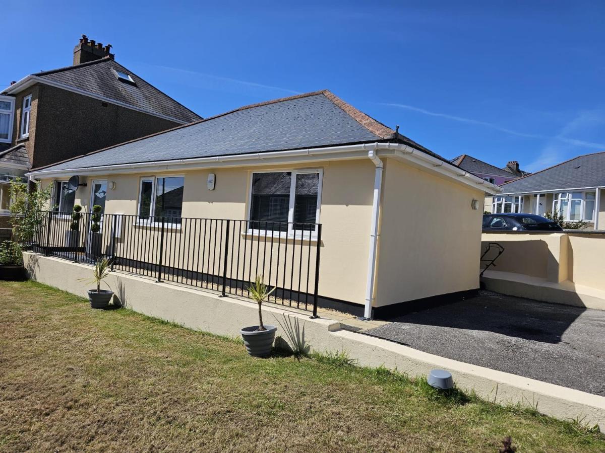Two Bedroom Detached Modern Bungalow Close To Plymouth Argyle Fc Экстерьер фото